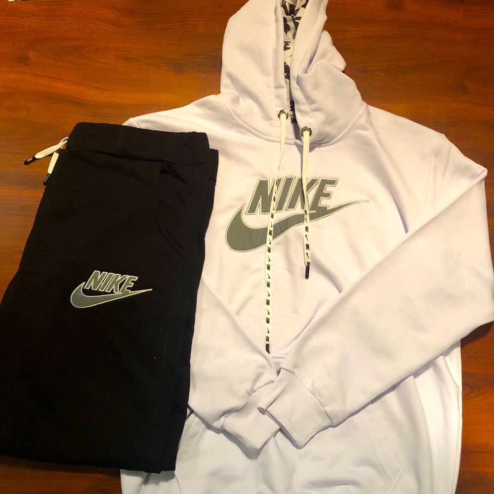 Men’s Nike Hoodie/Sweatpants Set